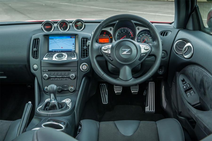 Торпедо Nissan 370Z 2012 года  (UK) (фото 5 из 18)